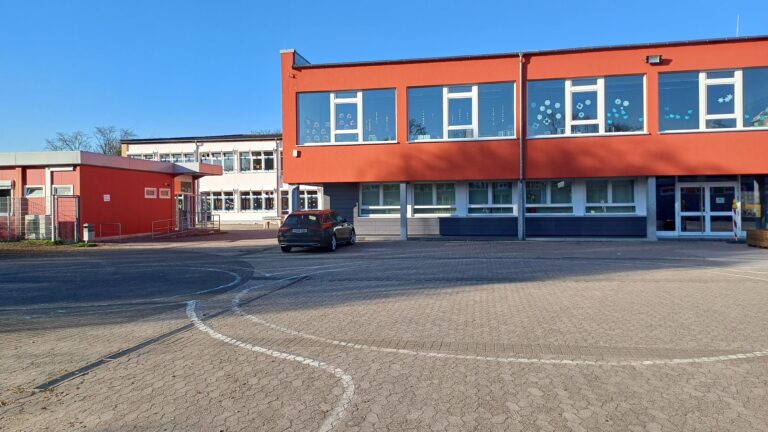 Antrag: Pflanzung von Bäumen als Hitzeschutz in der Rehbachschule